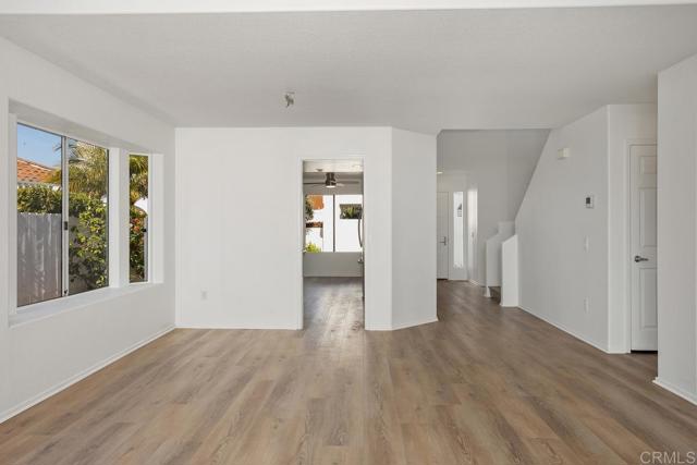 4905 Alicante Way, Oceanside CA: https://media.crmls.org/mediaz/f62510c3-ef25-4b30-880a-18195c00a7cd.jpg