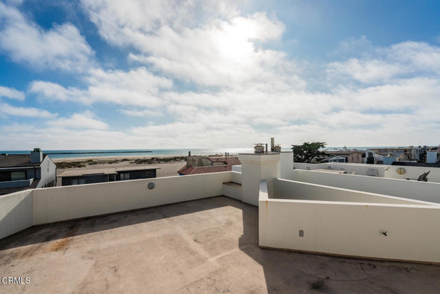 3300 Ocean Drive, Oxnard CA: https://media.crmls.org/mediaz/f6254f9b-182b-43e3-a082-30da677d46c9.jpg