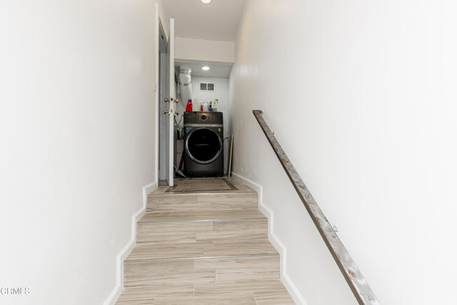 2516 Roosevelt Boulevard, Oxnard CA: https://media.crmls.org/mediaz/f6259eb1-5d19-425e-8ac0-74a29957bb99.jpg