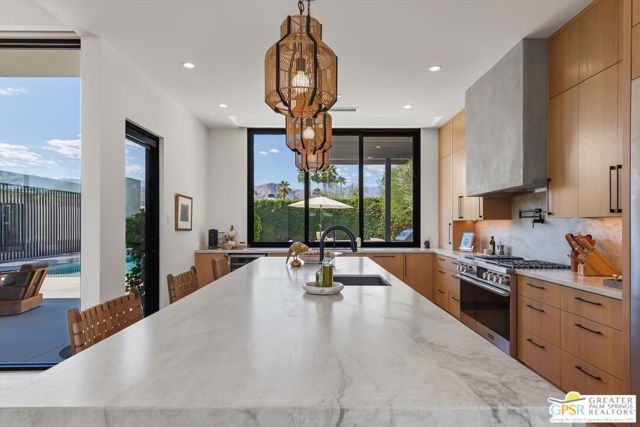 8 Desert Lark Circle, Rancho Mirage, CA 92270