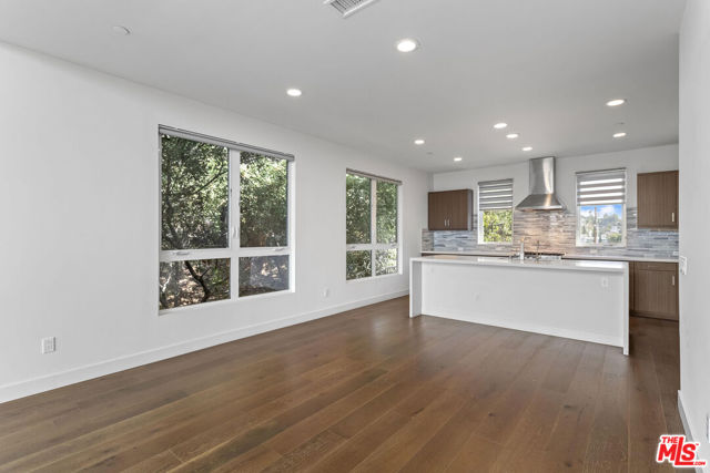 1912 W Liberty Court, Los Angeles CA: https://media.crmls.org/mediaz/f625d21d-2fb0-4582-829d-95e28c5a1910.jpg