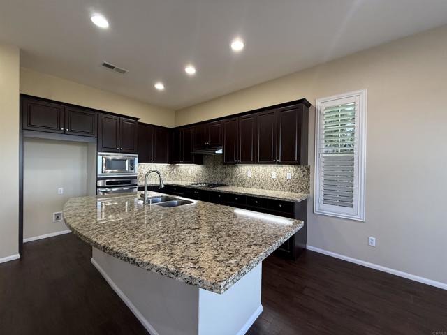 Detail Gallery Image 5 of 40 For 1273 Breakaway Dr, Oceanside,  CA 92057 - 4 Beds | 3/1 Baths