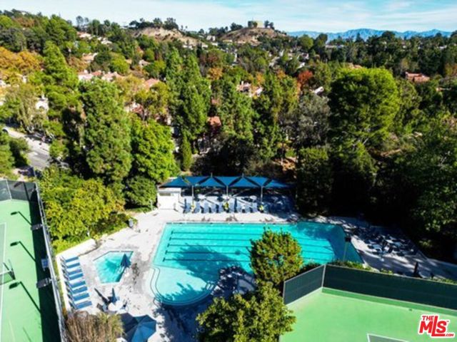 10221 Briarwood Drive, Los Angeles CA: https://media.crmls.org/mediaz/f625ffeb-a5d4-4e73-9bae-3de8f687b028.jpg