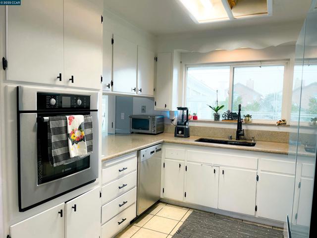 250 W Cypress Rd, Oakley CA: https://media.crmls.org/mediaz/f626151b-710c-458d-8081-6af2757eb1df.jpg