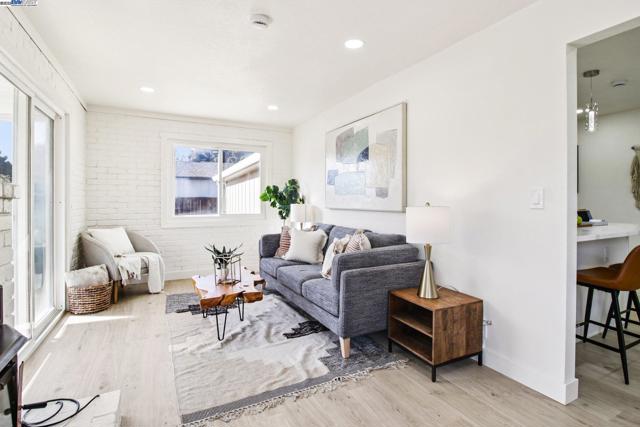 35593 Cleremont Dr, Newark CA: https://media.crmls.org/mediaz/f627107c-5bf2-48c6-9811-a987e71d8265.jpg