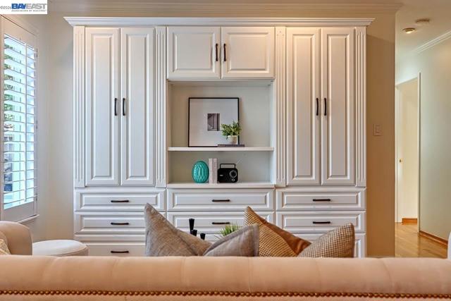 1515 Miramonte Ave, Mountain View CA: https://media.crmls.org/mediaz/f6277b73-6bd2-4986-a3c2-8ec283129fc5.jpg