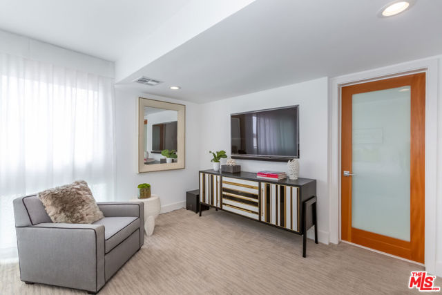 18 Union Jack Street, Marina del Rey CA: https://media.crmls.org/mediaz/f627f525-a1f5-49f1-9f34-e5bd06afb60d.jpg