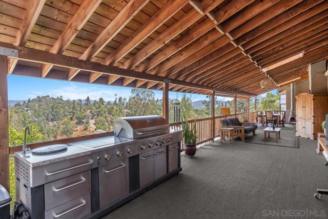 11249 Valle Vista Rd, Lakeside CA: https://media.crmls.org/mediaz/f6296a78-3887-4bee-9c3d-53237873a6de.jpg