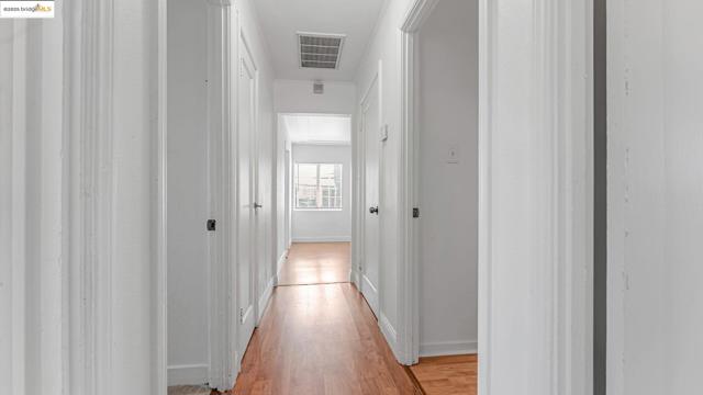528 LA PRENDA DRIVE, Oakland CA: https://media.crmls.org/mediaz/f6297130-5612-4fae-ba18-020f4c2b4f3f.jpg