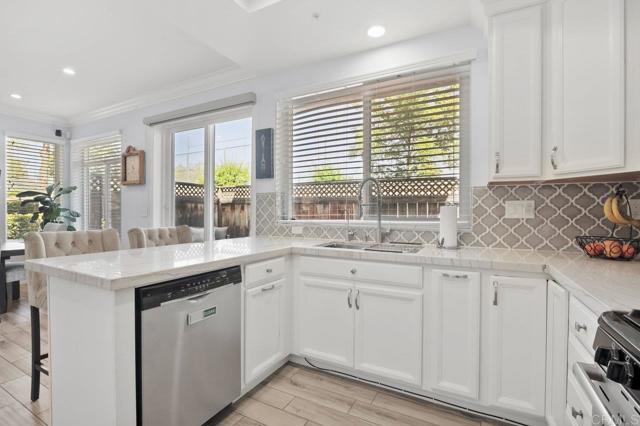 Detail Gallery Image 12 of 64 For 11372 via Rancho San Diego #B,  El Cajon,  CA 92019 - 3 Beds | 2/1 Baths