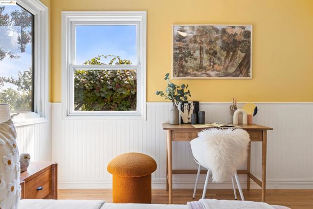 2451 Carmel St, Oakland CA: https://media.crmls.org/mediaz/f629e039-743f-48c5-94de-931afd657214.jpg