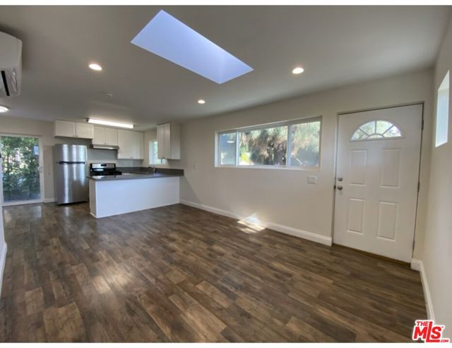4567 Yellowstone Street, Los Angeles CA: https://media.crmls.org/mediaz/f62a1456-e7e9-48d5-a699-138f339dc620.jpg