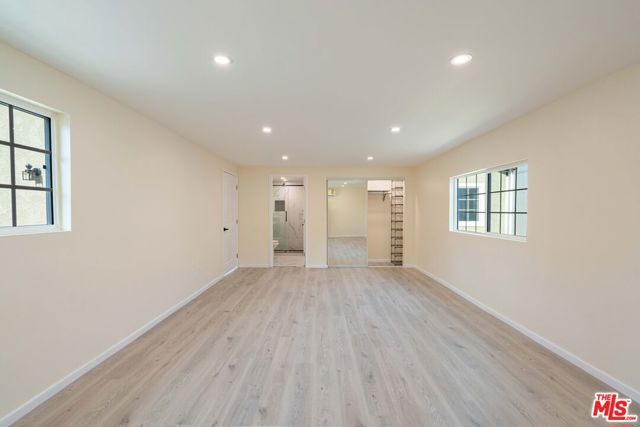 9701 Wheatland Avenue, Sunland CA: https://media.crmls.org/mediaz/f62a7546-cc85-422f-98fe-2d25fc3d00e7.jpg
