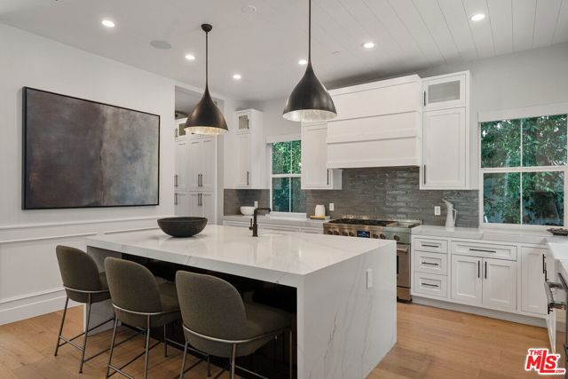 18057 Valley Vista Boulevard, Encino CA: https://media.crmls.org/mediaz/f62ac50e-9990-4473-b279-c4b1863bb38e.jpg