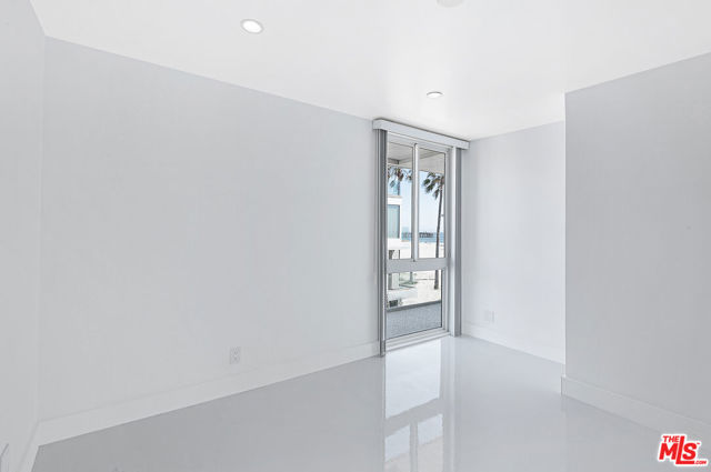 2419 Ocean Front Walk, Venice CA: https://media.crmls.org/mediaz/f62c9f3e-3079-4a14-8504-c8a5f822abf3.jpg