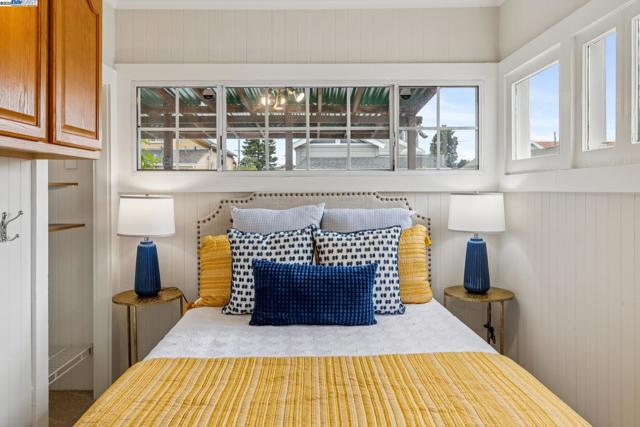 545 Central Ave, Alameda CA: https://media.crmls.org/mediaz/f62d29c4-736e-40d6-8e9c-7581755ebaa2.jpg