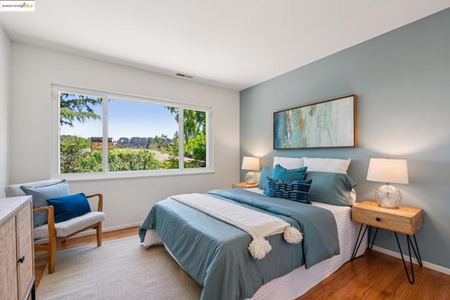 1023 Overlook Rd, Berkeley CA: https://media.crmls.org/mediaz/f62dc664-237c-4099-925e-c5187a35168f.jpg
