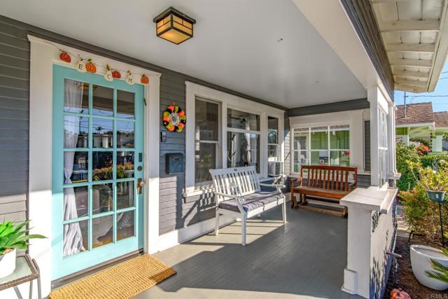 Detail Gallery Image 3 of 44 For 3915 Falcon St, San Diego,  CA 92103 - 3 Beds | 3 Baths