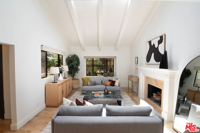 745 25th Street, Santa Monica CA: https://media.crmls.org/mediaz/f62e51d9-0fff-4613-8951-c659e56c7d57.jpg