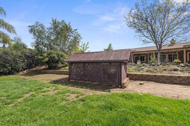 23527 Green Glen Road, Ramona CA: https://media.crmls.org/mediaz/f62e542f-7134-4c37-a37b-f457e0f65fed.jpg