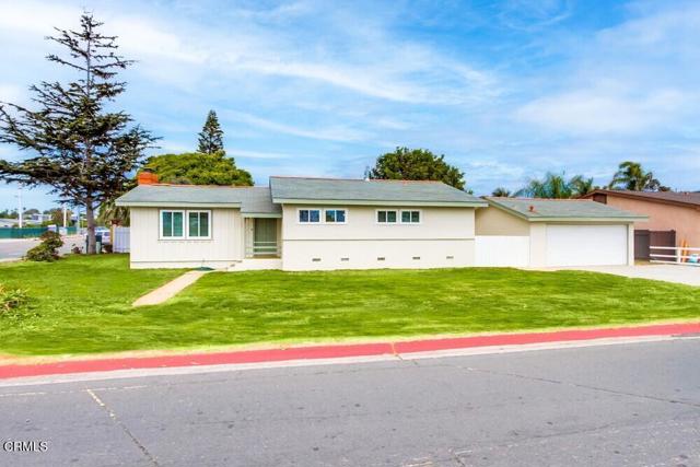 Detail Gallery Image 1 of 31 For 3904 Jefferson St, Carlsbad,  CA 92008 - 4 Beds | 2 Baths