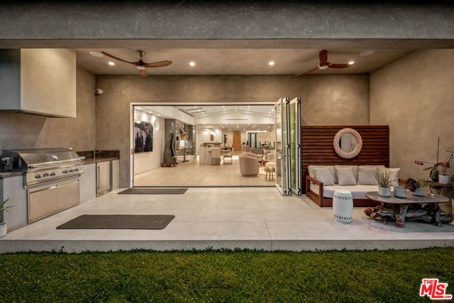 12763 Kling Street, Studio City CA: https://media.crmls.org/mediaz/f62e6be7-999f-41f0-a8c9-e32a90f82a67.jpg