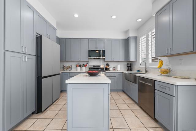 210 Belflora Way, Oceanside CA: https://media.crmls.org/mediaz/f62ebedf-b33a-4694-aa23-0974a84313e2.jpg