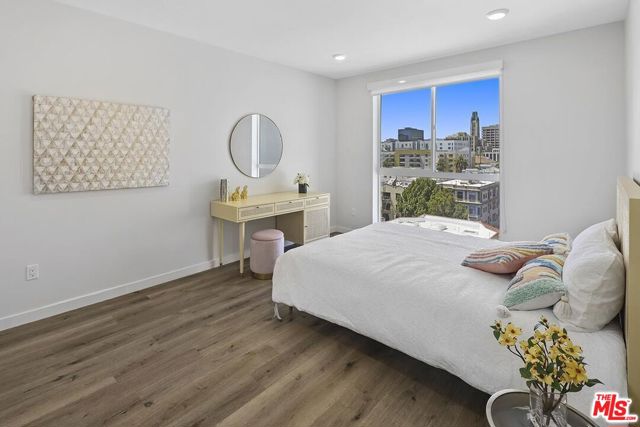 2783 Francis Avenue, Los Angeles CA: https://media.crmls.org/mediaz/f62f0c31-8023-4e0f-a1b4-38b2a7ef4850.jpg