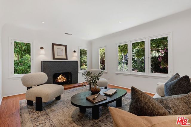 2116 Princeton Avenue, Los Angeles CA: https://media.crmls.org/mediaz/f62fc0b4-cf6f-4bd5-b2fc-19887c3c08c6.jpg
