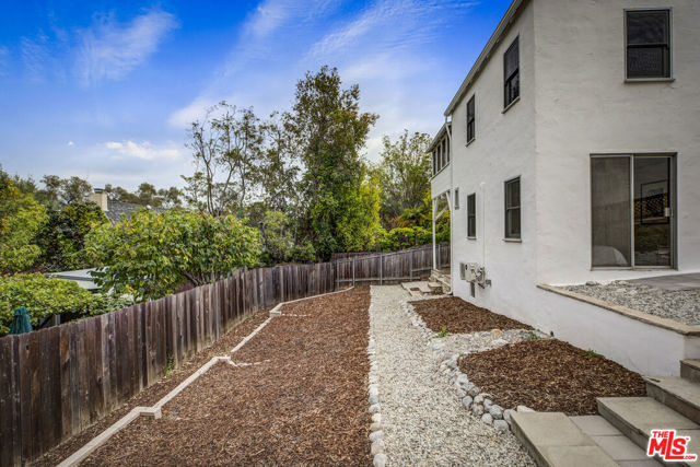 2316 Kenilworth Avenue, Los Angeles CA: https://media.crmls.org/mediaz/f62fe2df-4902-46aa-b81a-dadd6f83b438.jpg