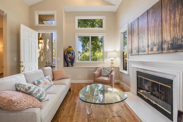 992 Lakeview Way, Redwood City CA: https://media.crmls.org/mediaz/f6301fbb-2fcb-4255-b0ad-ef5ecd0f19d6.jpg