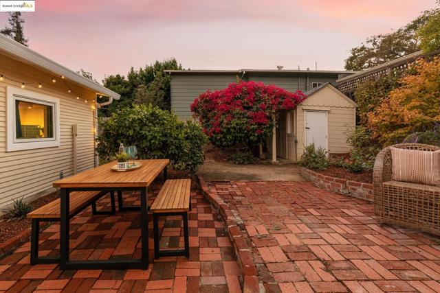 2941 Madeline St, Oakland CA: https://media.crmls.org/mediaz/f630cbbc-9aca-4480-913f-60c6dc28c2b0.jpg