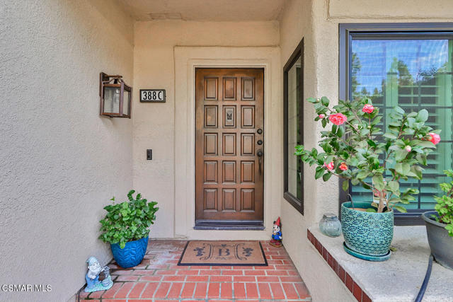 388 Country Club Drive, Simi Valley CA: https://media.crmls.org/mediaz/f631cf92-ecc9-44c2-9e5a-1b4c8f3bada2.jpg