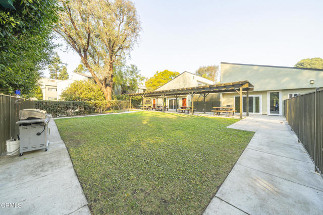 4925 Indian Wood Road, Culver City CA: https://media.crmls.org/mediaz/f63237c0-ddd2-4c29-bf36-dbf13ad54249.jpg