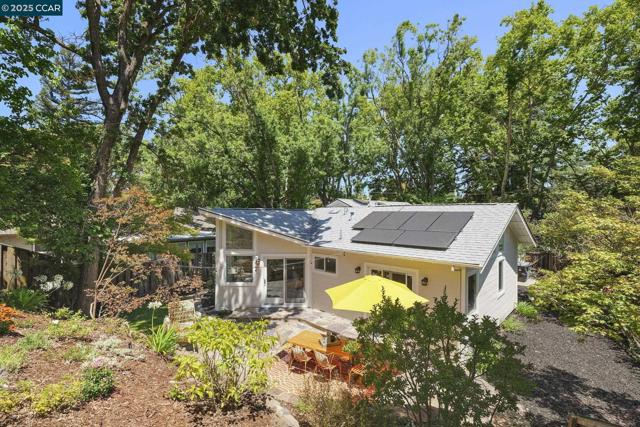 71 Maple Ln, Walnut Creek CA: https://media.crmls.org/mediaz/f6337165-e4b8-44f3-831c-df905278e370.jpg