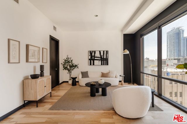 655 S Hope Street, Los Angeles CA: https://media.crmls.org/mediaz/f633cecf-ce14-46e3-8411-79f55b75ee59.jpg