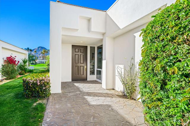 75315 Saint Andrews Court, Indian Wells CA: https://media.crmls.org/mediaz/f634a5a7-6de4-4183-a855-d449abc78463.jpg