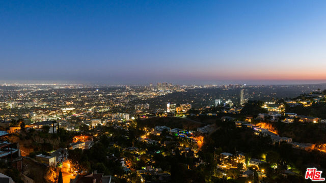 1600 Viewmont Drive, Los Angeles CA: https://media.crmls.org/mediaz/f634e730-97d0-4440-9026-4dfe4617160c.jpg
