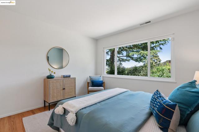 1023 Overlook Rd, Berkeley CA: https://media.crmls.org/mediaz/f634e7c1-52b2-4471-b533-0fe88589d728.jpg