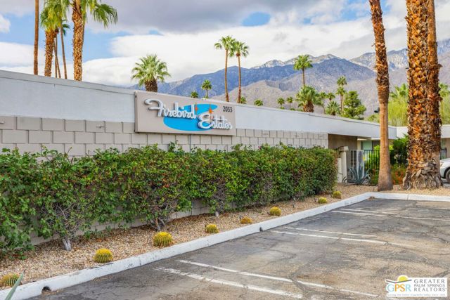 2033 E Ramon Road, Palm Springs CA: https://media.crmls.org/mediaz/f63662dc-25fb-4650-9ad8-abaa64159c9f.jpg