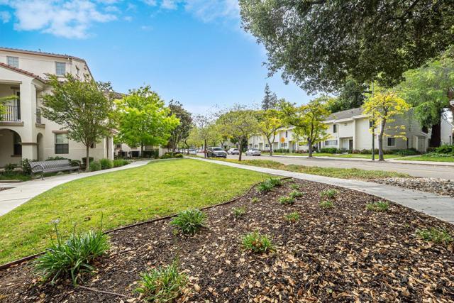 109 Avellino Way, Mountain View CA: https://media.crmls.org/mediaz/f636e4f0-1ff4-4821-a385-c507c155efb3.jpg