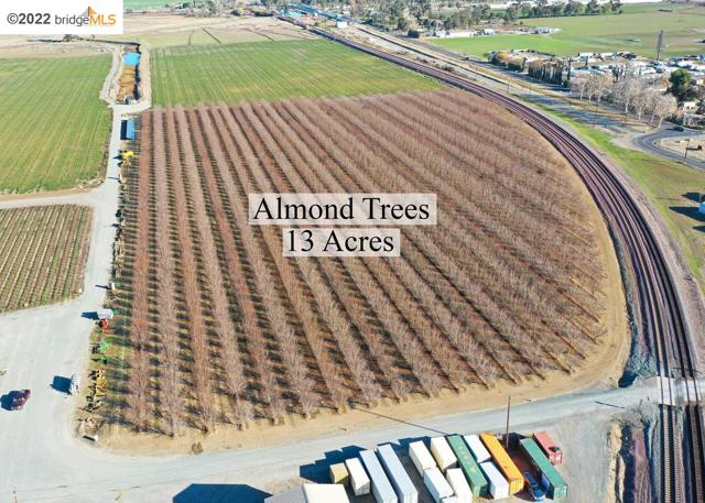 3870 Orwood Road, Brentwood CA: https://media.crmls.org/mediaz/f636f8db-8eeb-498f-9350-192b16f8ba4f.jpg