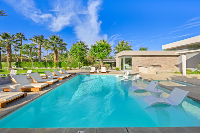 51165 Evangeline Way, La Quinta CA: https://media.crmls.org/mediaz/f6372e54-d7cb-454f-b1e6-8f245273027c.jpg