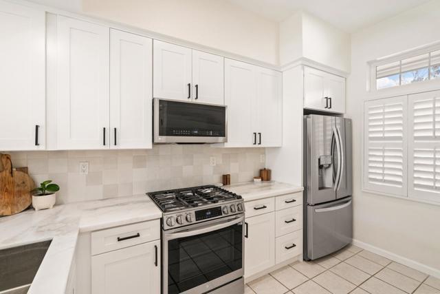 833 Swallowtail Court, Brisbane CA: https://media.crmls.org/mediaz/f6376333-1aa6-42de-b93c-531fe5e83542.jpg