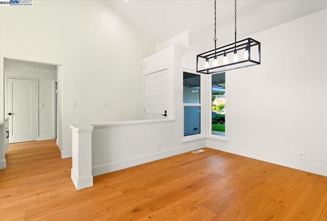 11 Paddock Ct, Pleasant Hill CA: https://media.crmls.org/mediaz/f6379348-b55c-4b99-b675-7d91407cbb1e.jpg