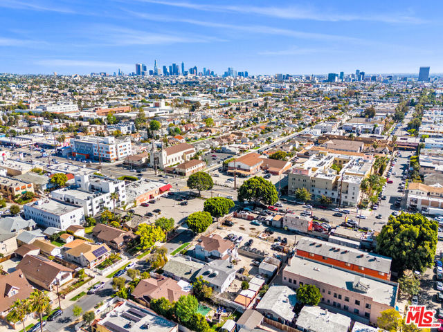 1117 N Alexandria Avenue, Los Angeles CA: https://media.crmls.org/mediaz/f63804f2-f263-4944-aa62-5734a8598c46.jpg
