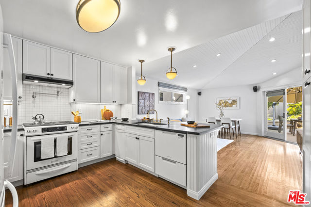 505 Panama Avenue, Long Beach CA: https://media.crmls.org/mediaz/f638ebbf-d069-437f-bc0d-935f596c1c1c.jpg