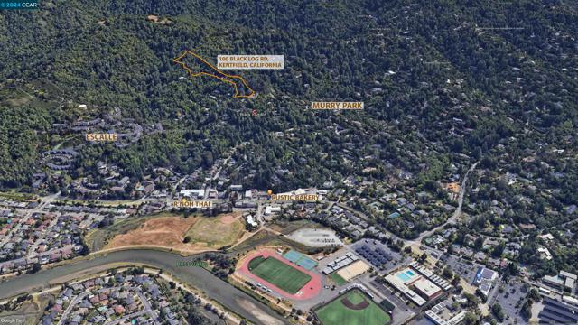 100 Black Log Rd, Kentfield CA: https://media.crmls.org/mediaz/f63962e7-00a0-46c5-a074-532d21f02d3d.jpg