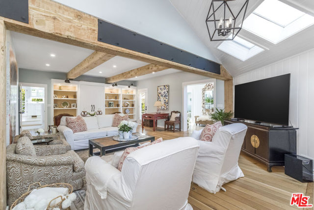 2205 Beverly Glen Place, Los Angeles CA: https://media.crmls.org/mediaz/f63963ac-99a6-4b53-bd85-c67622c2e39e.jpg