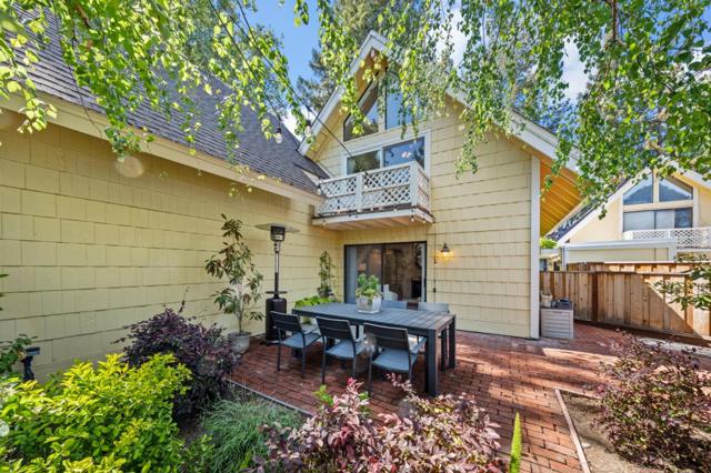 2518 W Middlefield Road, Mountain View CA: https://media.crmls.org/mediaz/f6397be9-7a70-421b-91c5-0f0cbf89066b.jpg